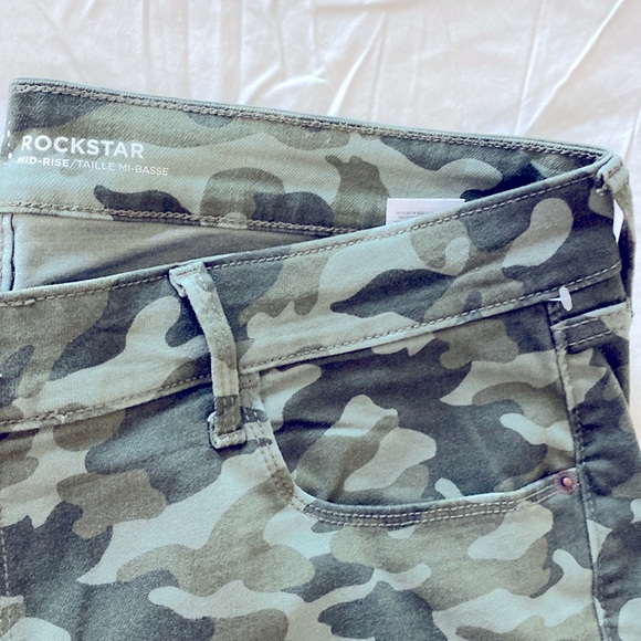 NWOT Old Navy, rockstar, green camouflage jean. Mid rise. Size 16. - Picture 3 of 9